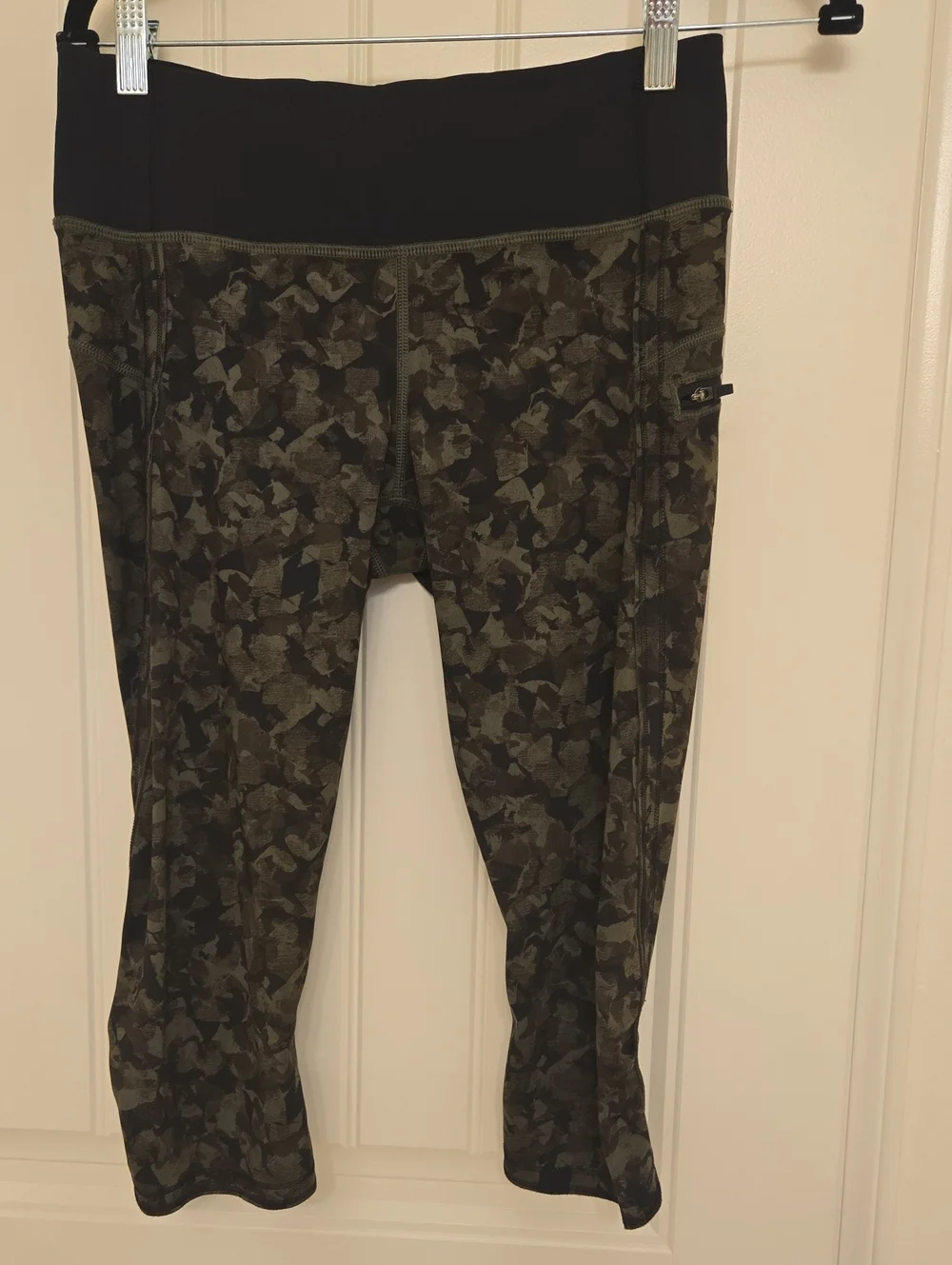 lululemon athletica Camo Capri Leggings - Black & Olive